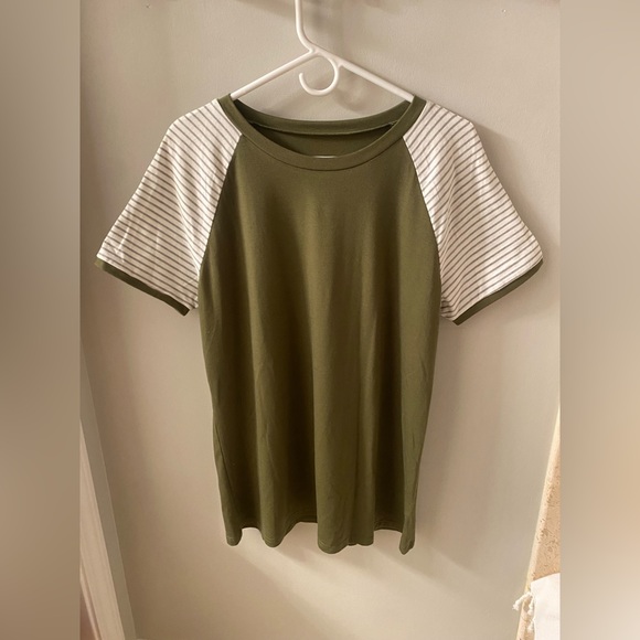 Green and grey striped t-shirt - Picture 2 of 2